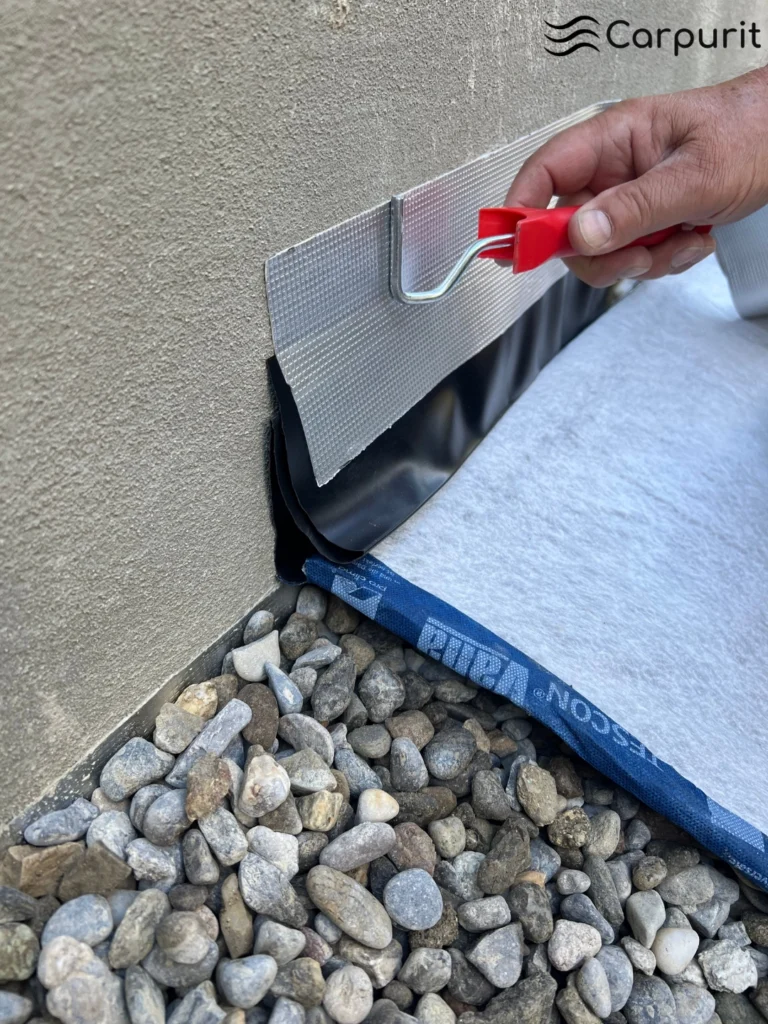 Detailansicht einer fachgerecht verschweissten Stossverbindung der Carpurit-Einheit zur Gewährleistung der vollen Filterleistung.