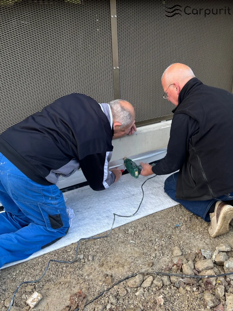 Verbindung der Carpurit-Filtermatten mittels Heissluftgebläse für eine dauerhafte und lückenlose Abdichtung der Stösse